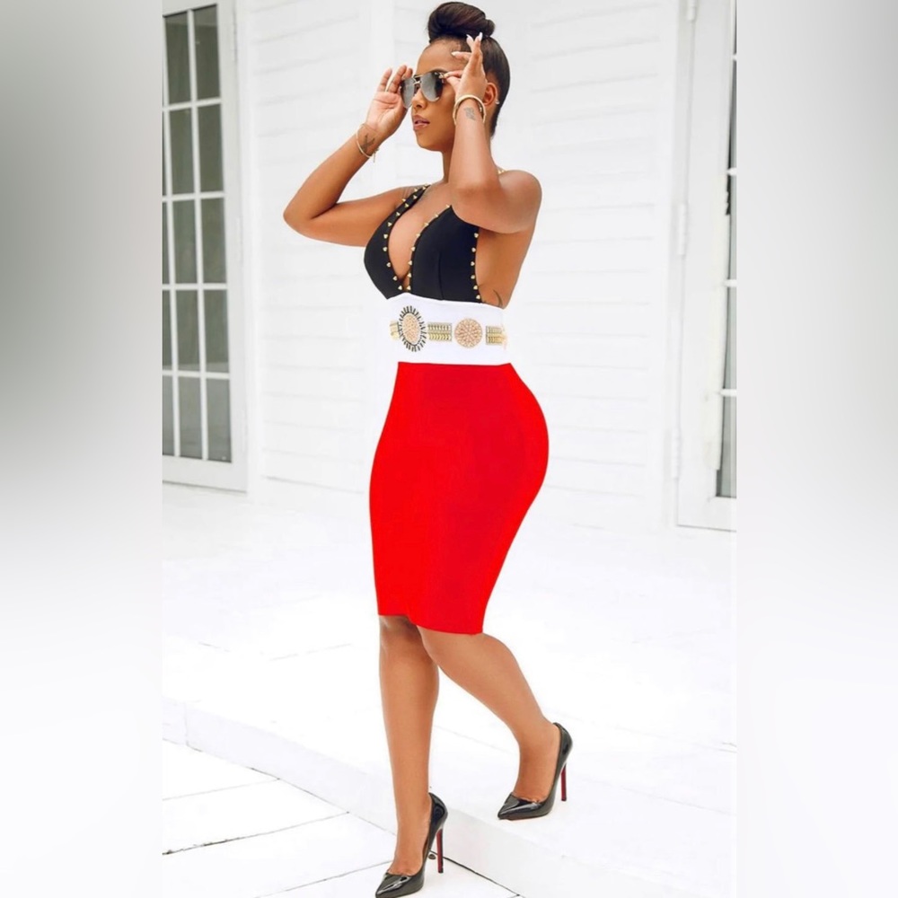 V FRONT COLOR BLOCK STUDDED MINI BANDAGE DRESS